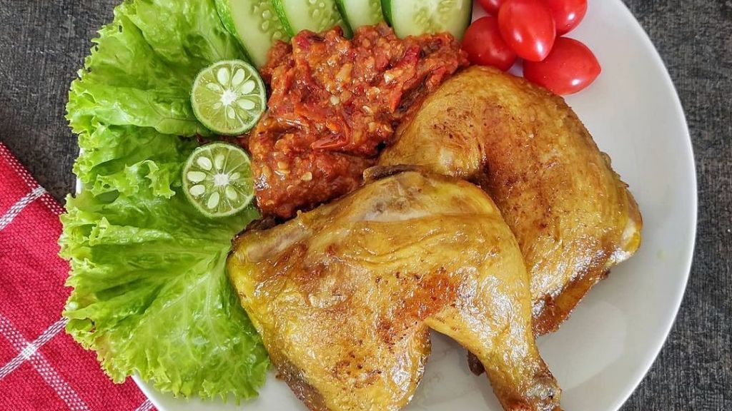 Pecel Ayam Abang AL: Rasa Tradisional yang Menggugah Selera di Jantung Cilacap